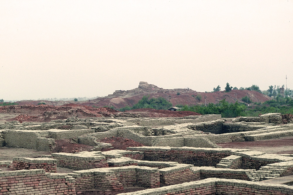 Mohenjo-daro Lower Town: VS area and Stupa View