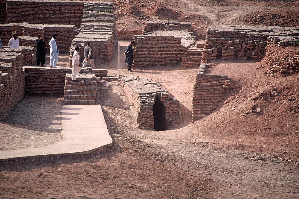 Mohenjo-daro, Corbelled Drain exiting the Great Bath