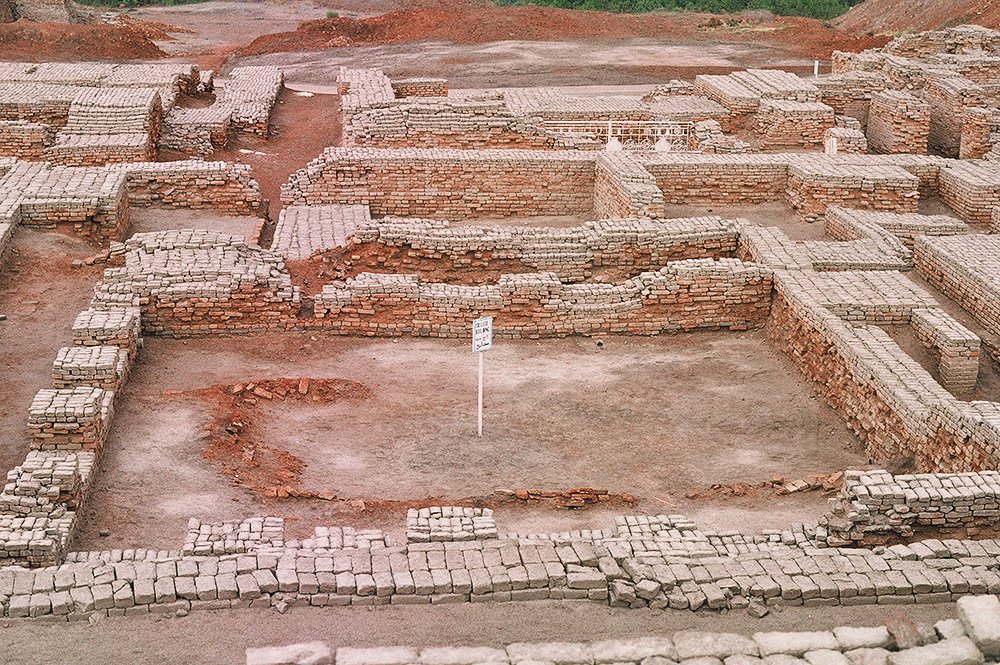 Mohenjo-daro, College Building Courtyard, SD Area