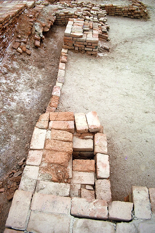 Mohenjo-daro, Toilets, HR area