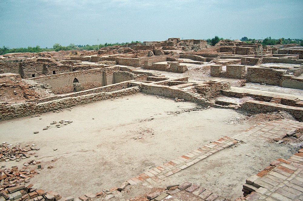 Mohenjo-daro, HR area, large courtyard (room 70) with blocked drain in the background