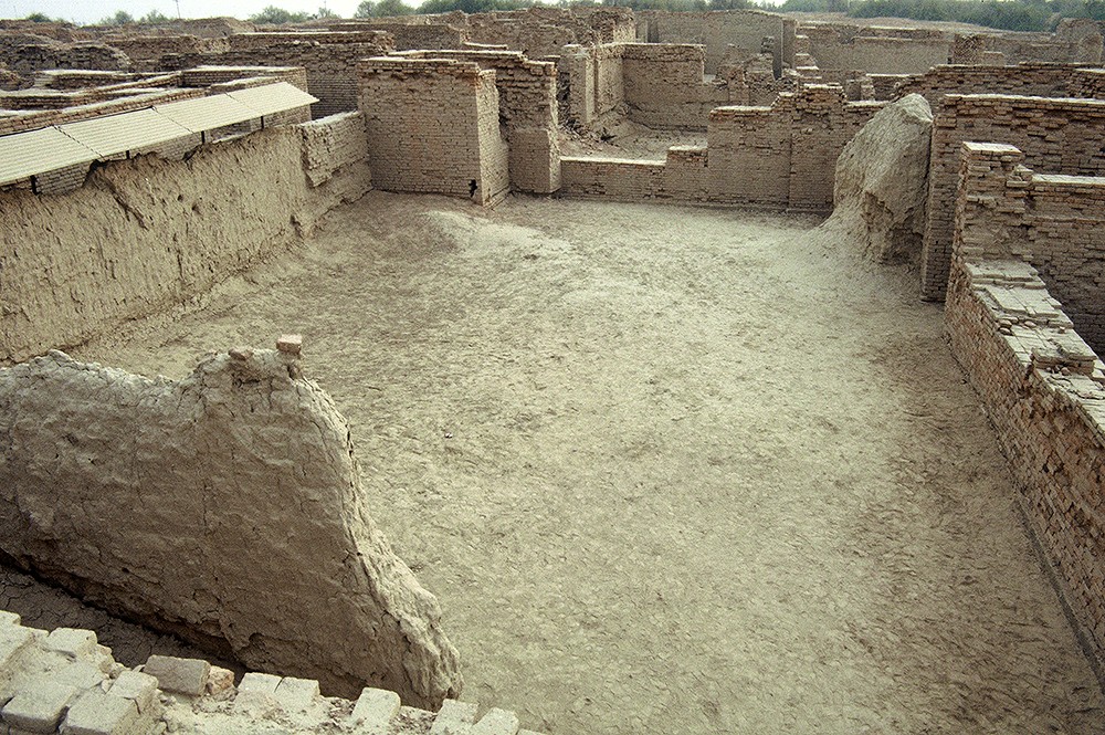 Mohenjo-daro, Large Courtyard with mud brick filling, DK-G Area