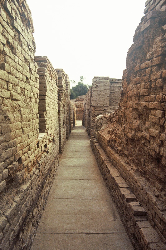 Mohenjo-daro, Narrow Streets, DK-G Area