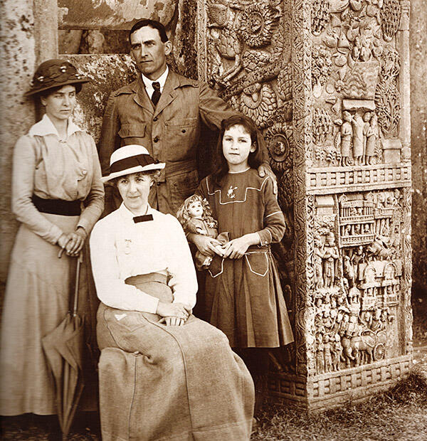 Sir John Marshall with his wife, daughter and her governess at Sanchi c.1912-18 family at 