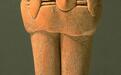The multiple-strand belt on some of the female figurines is often accompanied by a plain short "skirt". The applied decorations on the belt may represent beads or other decorations. Approximate dimensions (W x H x D): 3.8 x 7.3 x 2.0 cm. (Photograph by Richard H. Meadow)