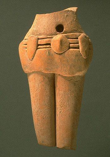 The multiple-strand belt on some of the female figurines is often accompanied by a plain short "skirt". The applied decorations on the belt may represent beads or other decorations. Approximate dimensions (W x H x D): 3.8 x 7.3 x 2.0 cm. (Photograph by Richard H. Meadow)