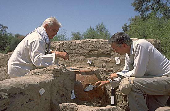 Richard Meadow with Mark Kenoyer at Harappa