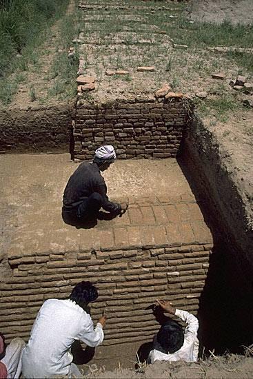 A massive baked brick revetment wall surrounds the solid mud-brick foundation platform of the "granary" that measures approximately 51 meters north-south and 41 meters east-west. Based on analysis of the pottery and other finds from below and against the revetment wall, it is possible to date its construction to near the end of Harappa Period 3B, between 2300 and 2200 BCE.