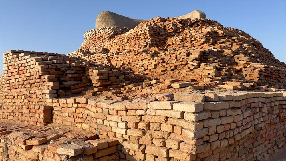 Corner view of stupa