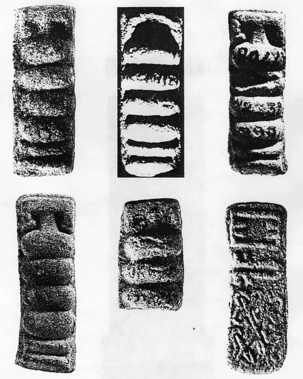 Tablets with possible pillars, Mohenjo-daro