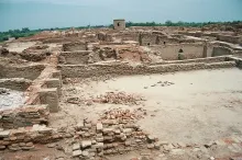 Mohenjo-daro, HR area, large courtyard (room 70)