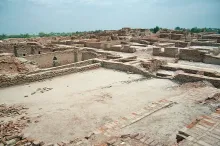 Mohenjo-daro, HR area, large courtyard (room 70) with blocked drain in the background
