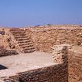 Mohenjo-daro, Well surrounded by paving, DK-B area